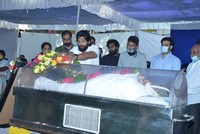 Allu Arjun Pays Last Respcets to Sirivennela Sitaramasastri